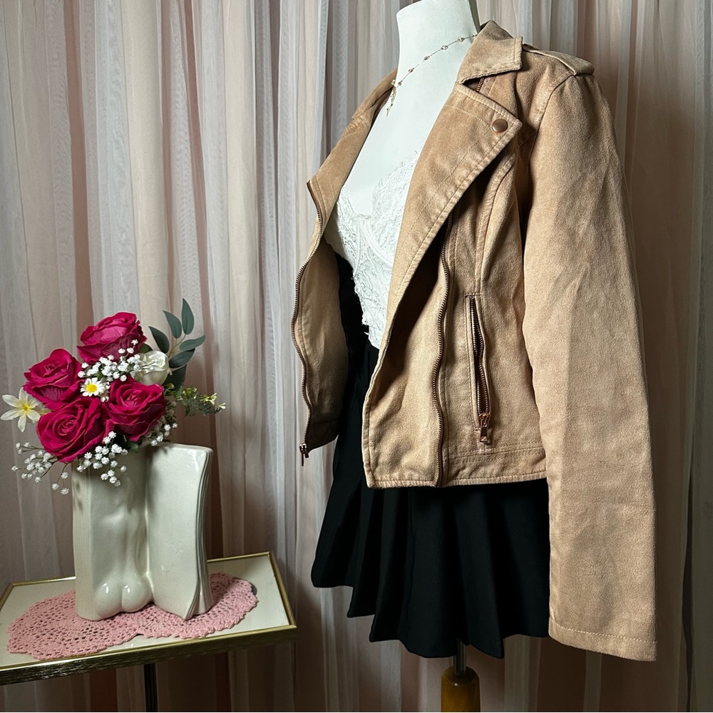 Chic Women's Light Pink Suede Jacket - image 5